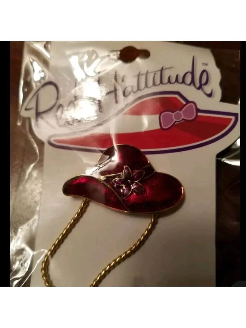 NEW Red Hat HATTITUDE 18 KT GOLD EYEGLASS HOLDER NWT